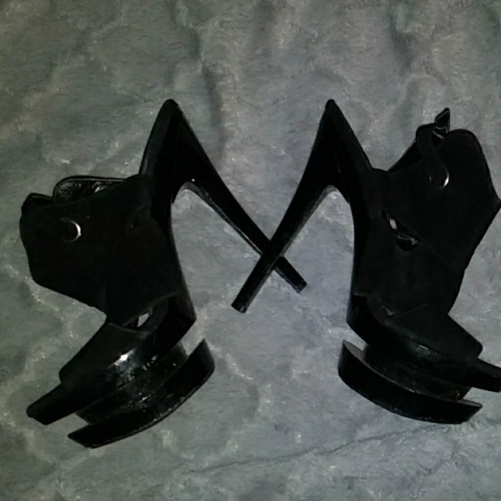 Jessica Simpson high heels